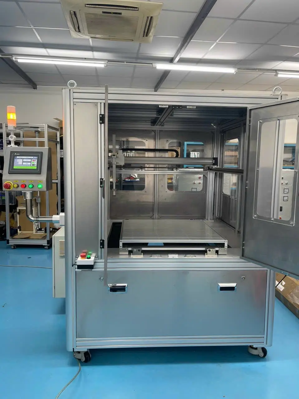igus gantry portal in automatic painting station